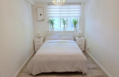 Latchmere Apartment | Flat in Battersea, 5 minutes from Clapham Junction Station