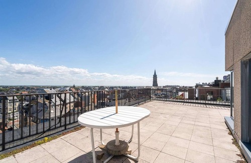 Blankenberge Apartment | Flat in Bruges with Panoramic City Views