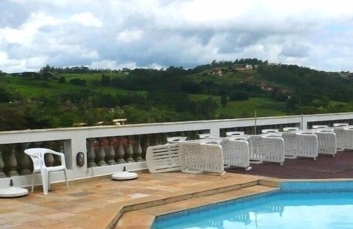 Serra Negra Apartment | Flat in green area with hotel service - 1 suite