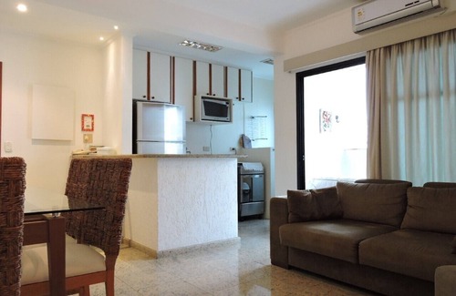 Pitangueiras Apartment | Flat in Guarujá 70 meters from the beach