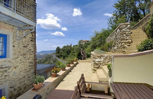 Massa House | Flat in Massa,balcony with stunning view,Wi-Fi,pool,e-car charging station,sl 4
