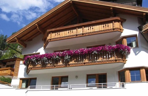 Sankt Anton am Arlberg Apartment | Flat in St. Anton am Arlberg with balcony