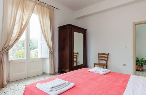 Ceraso Apartment | Flat In The Center Of Ceraso For Up To 8 People