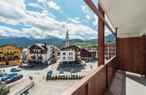 Cortina d'Ampezzo Apartment | Flat in the town centre, close to the ski slopes – Wi-Fi -SmartTV - Parking av.