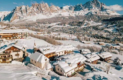 Cortina d'Ampezzo Apartment | Flat in the town centre, close to the ski slopes – Wi-Fi -SmartTV - Parking av.