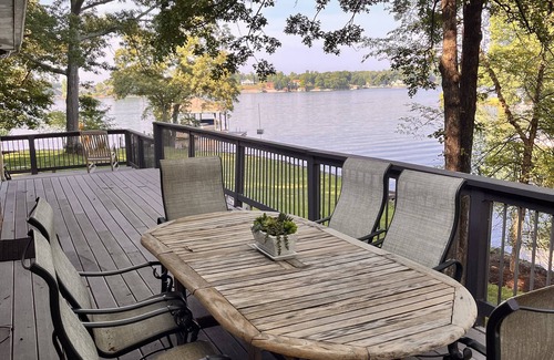 Moneta House | Flat Lot, Views! Waterslide, Firepit, Kayaks, Pickleball, Pingpong, Tennis, WiFi