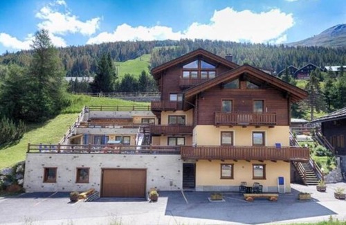 Teola Apartment | Flat Mont dala Nef - Baita Cusini with Mountain View, Spa Area & Wi-Fi