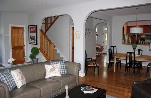 Flat Rock House | Flat Rock Cottage on Beautiful Highland Lake