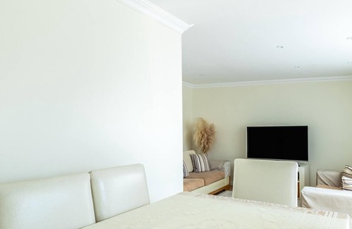 Sariyer Apartment | Flat w Balcony 5 min to Coast and Ferry in Sariyer
