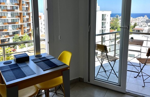 Kyrenia Apartment | Flat w Balcony 8 min to Kyrenia Castle in Girne