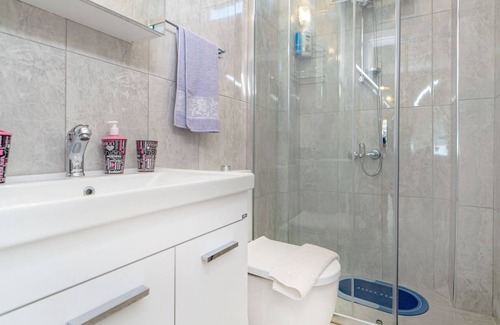 Turgutreis City Center Apartment | Flat w Balcony Garden 3 min to Beach in Bodrum