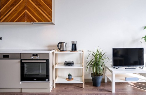 Mahmutbey Apartment | Flat w City View Wall 5 min to Mall of Istanbul
