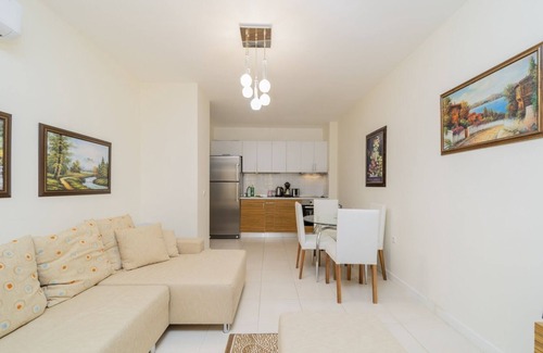 Konyaalti Apartment | Flat w Pool Garden and Balcony 7 min to Beach
