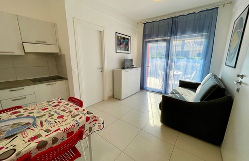 Porto Santa Margherita Apartment | Flat with garden near the beach