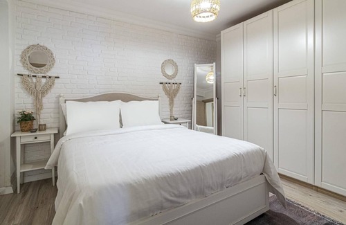 Celiktepe Mahallesi Apartment | Flat with Backyard Close to Sapphire Shopping Mall