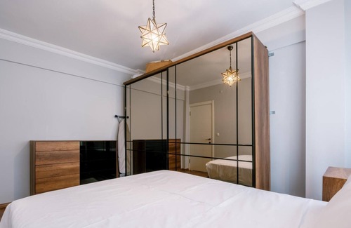 Kadikoy Apartment | Flat with Balcony 7 min to Kalamis Marina