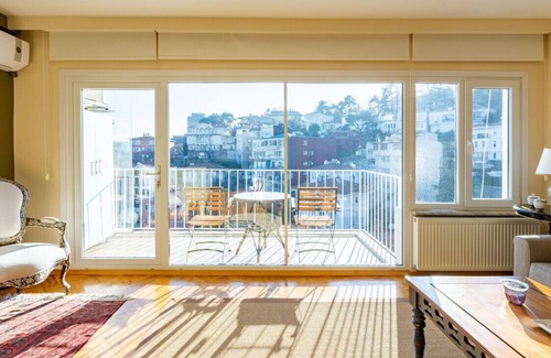 Rumeli Hisari Apartment | Flat with Bosphorus View near Shore in Sariyer