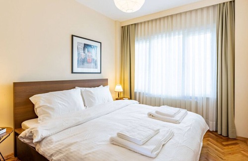 Rumeli Hisari Apartment | Flat with Bosphorus View near Shore in Sariyer