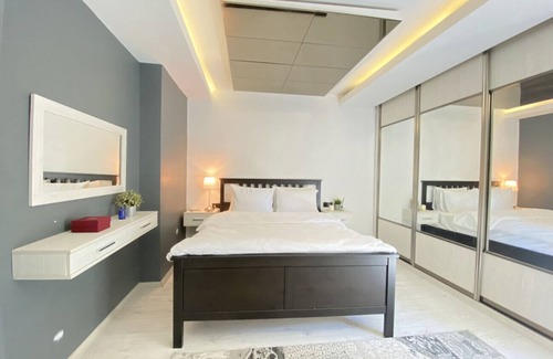 Uskudar Apartment | Flat with Bosphorus View and Backyard in Uskudar