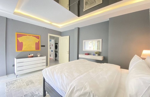 Uskudar Apartment | Flat with Bosphorus View and Backyard in Uskudar