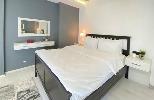 Uskudar Apartment | Flat with Bosphorus View and Backyard in Uskudar