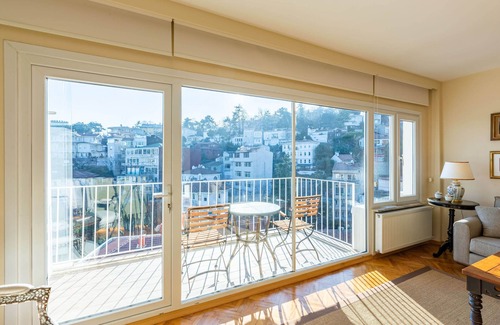 Rumeli Hisari Apartment | Flat with Bosphorus View near Shore in Sariyer