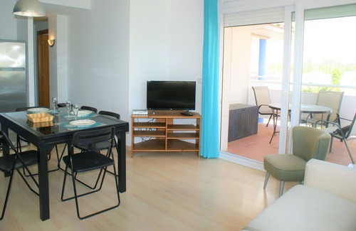 Castello d'Empuries Apartment | Flat with canal views and communal pool AV-20
