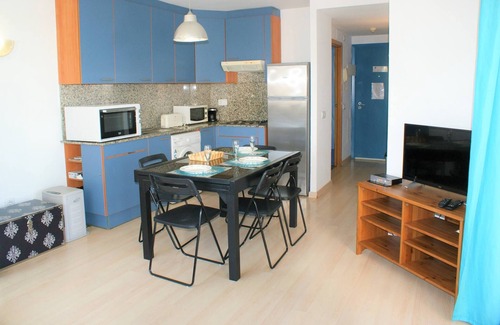 Castello d'Empuries Apartment | Flat with canal views and communal pool AV-20