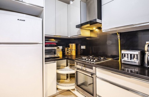 Uskudar Apartment | Flat with Sea View near Uskudar Ferry Station