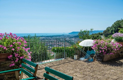 Massa Apartment | Flat with terrace,Wi-Fi,pool,e-car charging station,residence with stunning view
