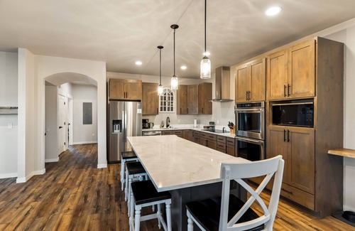 Polson House | Flathead Lake at Riverside Park: Large Groups - Steps to Main St & Boat Rentalsn
