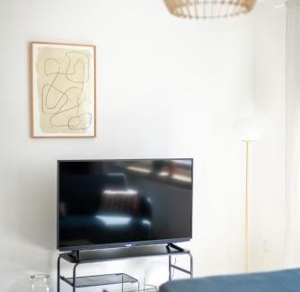 Oststadt/Stadtfeld Apartment | FLATLIGHT - Shiny Apartment - Balcony - Central - Kitchen