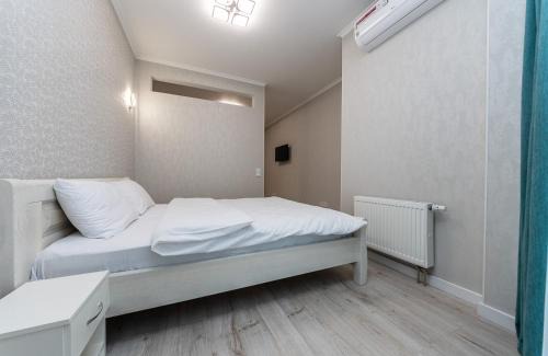 Pozniaky Apartment | FlatRent Drahomanova 2a