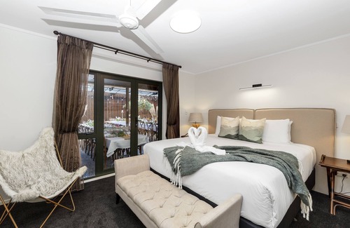 Waitakere Cabin | Flaxmere House - Luxury Accommodation and Venue
