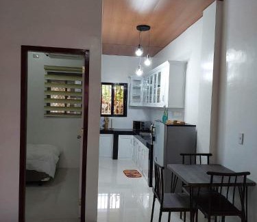 Tranca Apartment | FLB Apartelle Los Banos