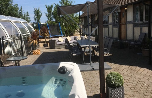 Wesham House | FLETCHERS HALL LYTHAM HEATED COVERED POOL&HOT TUB, 6 HOLE FOOTBALL GOLF&TENNIS