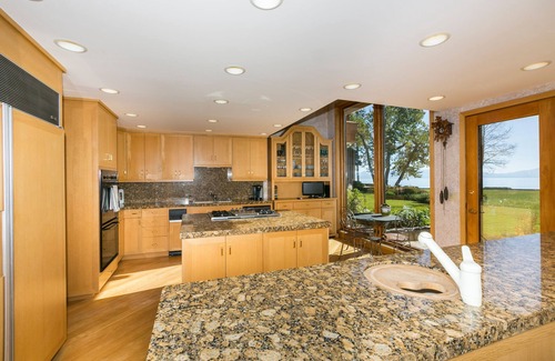 Homewood House | Fleur Du Lac 16 By Tahoe Getaways - Lakefront Monthly Rental with Pool, Tennis, Gym, Boat Slip