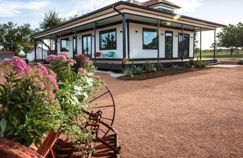 Garfield Other | Flex Farmhouse - F1 - Airport - Tesla - Bastrop. Glamping Options