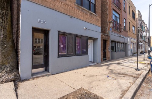 East Village Apartment | Flexhome Ukrainian Village 2BR D1