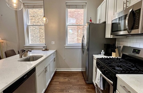 West Town Apartment | Flexhome West Town 2BR Apt T1