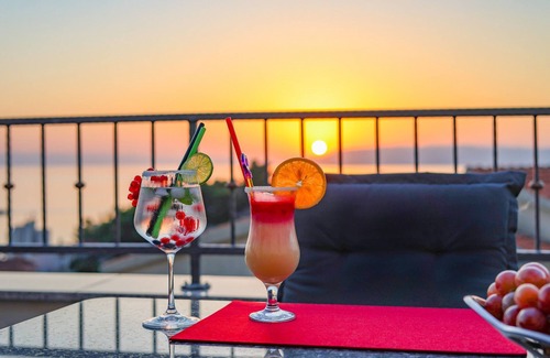 Makarska Apartment | FLEXIBLE ARRIVAL! Fantastic penthouse with terrace and sea view, three bedrooms