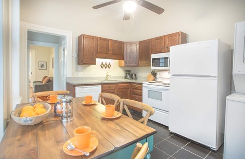 Savannah Victorian District House | Flexible Refund Policies: Row Home Looking Out On Forsyth Park