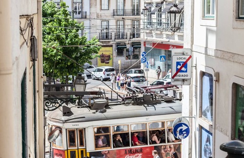 Encarnacao Apartment | FLH Bairro Alto Spacious Apartment