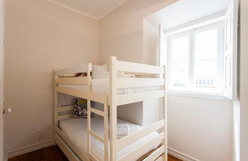 Lisbon Old Town Apartment | FLH Janelas Verdes Charming Flat