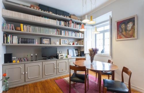 Lisbon Old Town Apartment | FLH Janelas Verdes Charming Flat