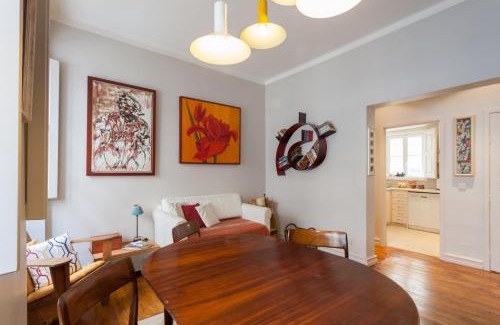Lisbon Old Town Apartment | FLH Janelas Verdes Charming Flat