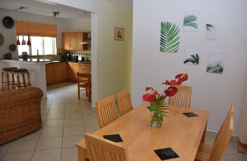 Flic-en-Flac Apartment | Flic En Flac: Appartment in a complex
