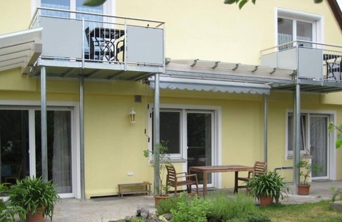 Sommerhausen Apartment | Fliederblüte | modernes Appartement mit 50m2 im 2. Obergeschoss