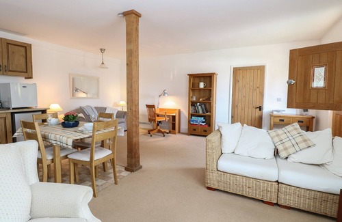 Dunmow Cottage | FLINK'S BARN, romantic, character holiday cottage in Thaxted