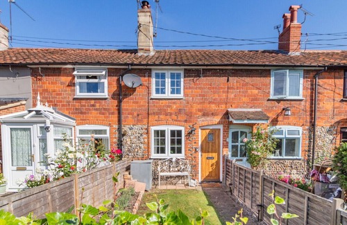 Debenham House | Flint Cottage - One Bedroom House, Sleeps 2